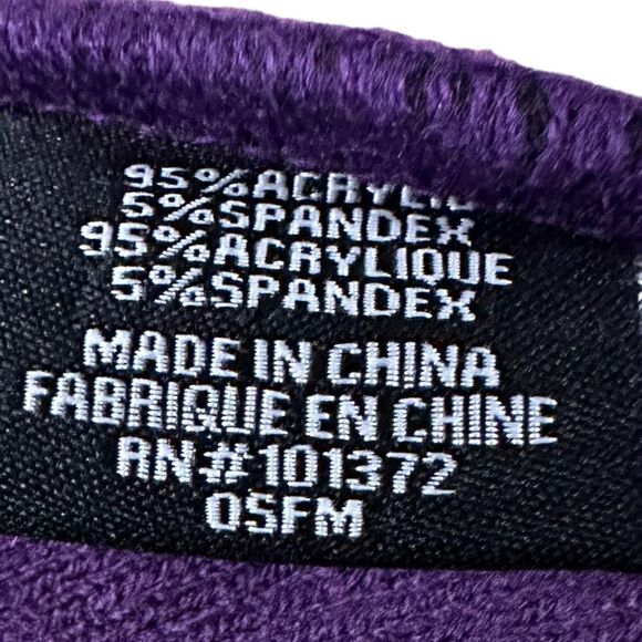 Hot Topic ~ Knife Animals Fair Isle Pom Pom Beanie ~ one size ~ NWOT - Picture 6 of 8